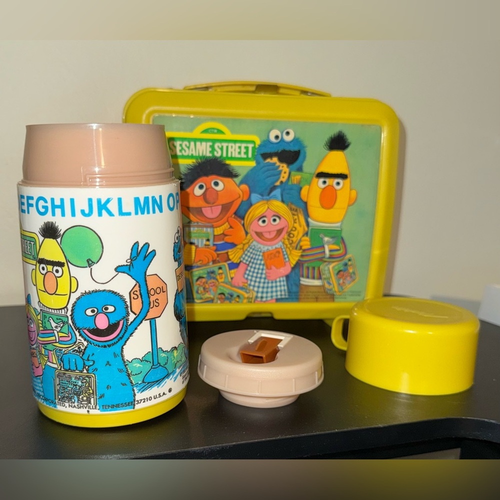 Vintage 1983 Sesame Street Aladdin Plastic Lunch Box & Thermos